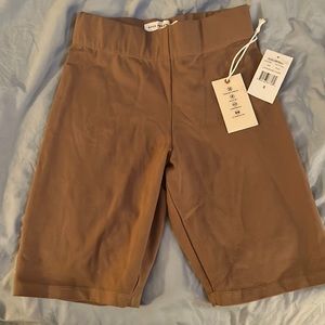 Good American Biker Short putty color